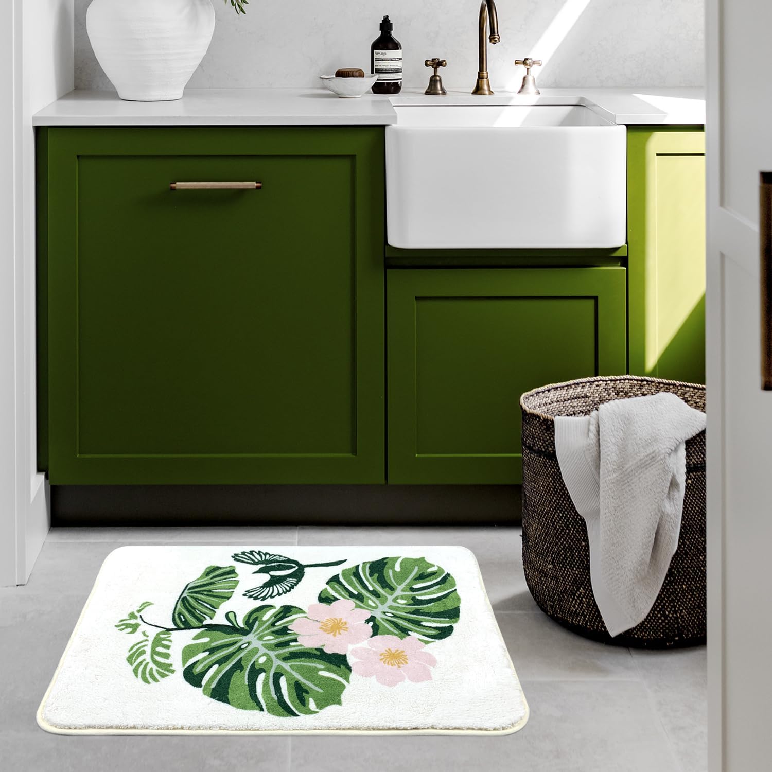 Green Leaf Bath Mat with Anti-Slip Design