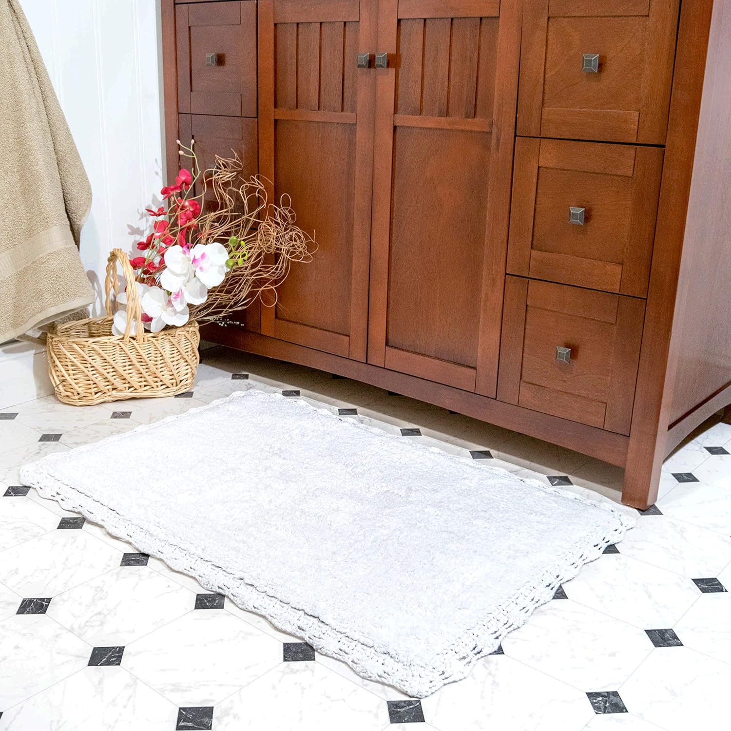 Chesapeake Crochet Bath Rug Set White 1